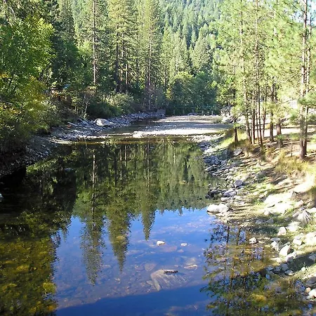 Yosemite Lakes Wheelchair Accessible Cabin 46